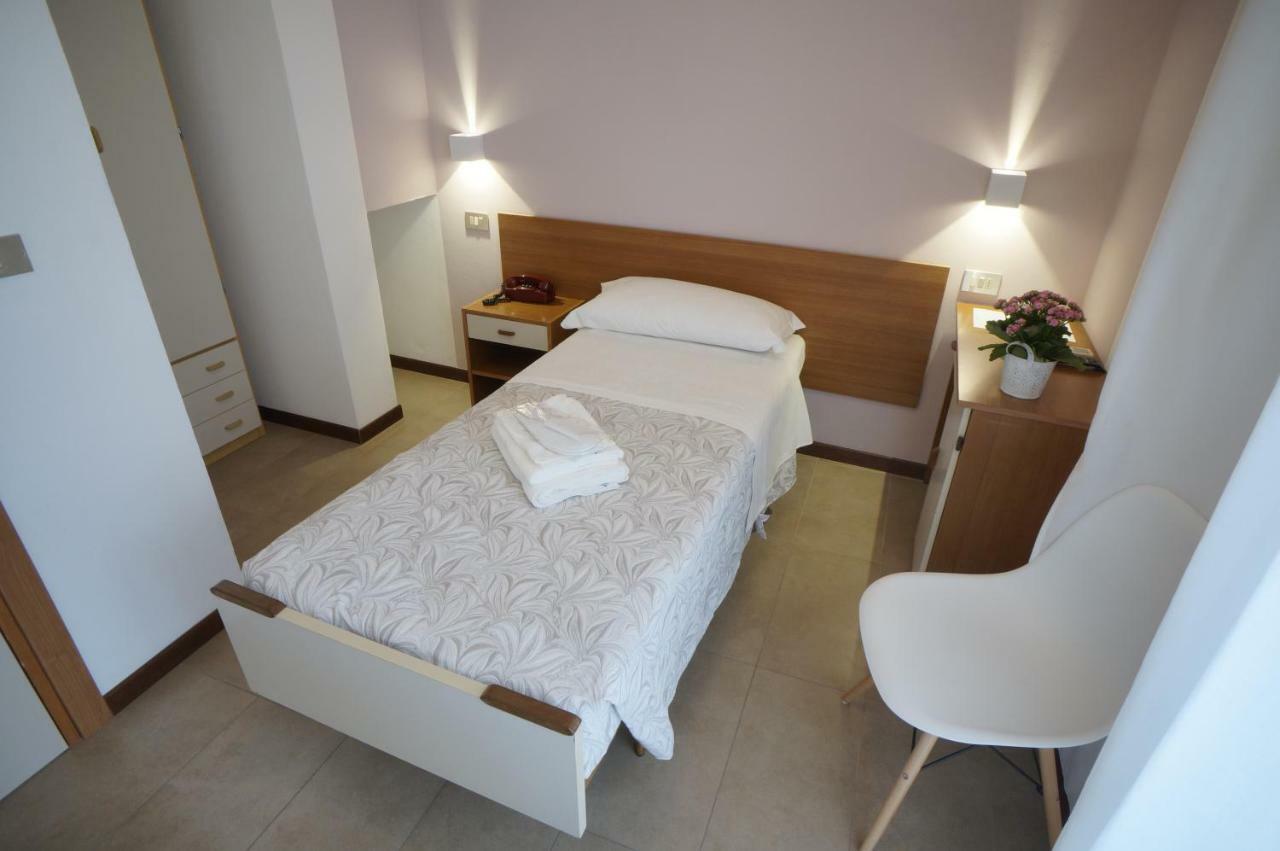 Hotel Mon Pays Rimini Buitenkant foto